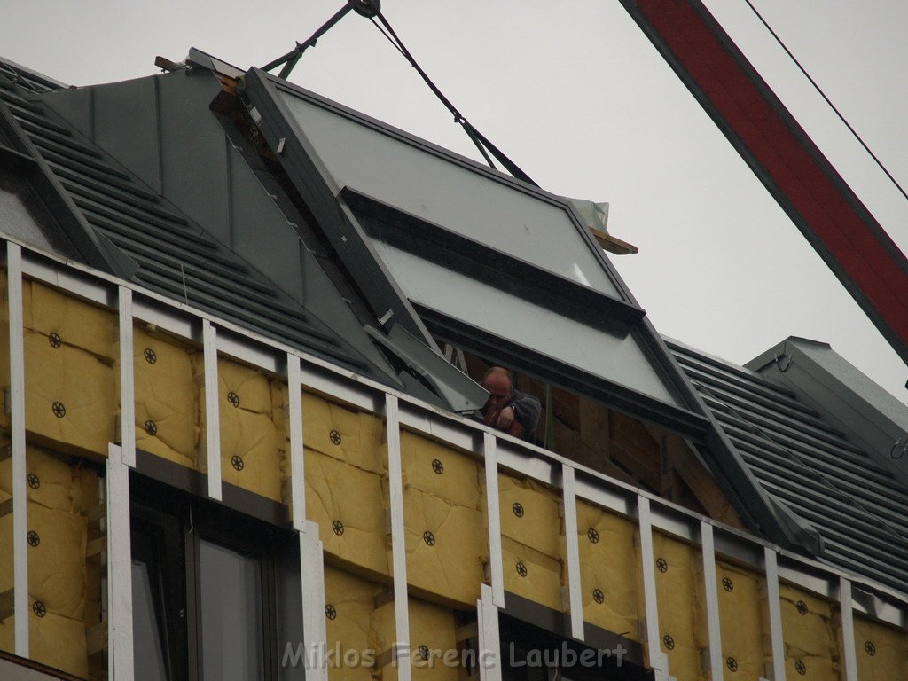 800 kg Fensterrahmen drohte auf Strasse zu rutschen Koeln Friesenplatz P49.JPG